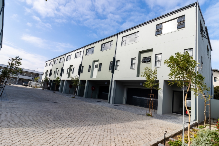 To Let 4 Bedroom Property for Rent in Royal Ascot Western Cape
